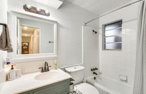 5 Mi to Museum of the Great Plains Home with Patio - Foto 15