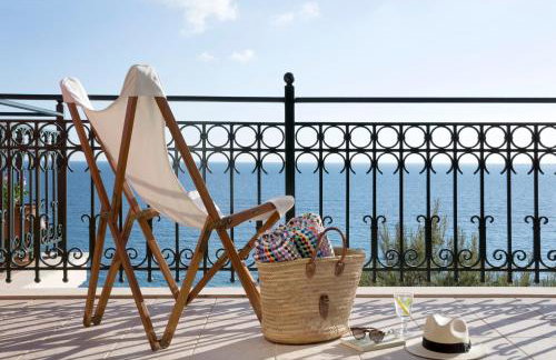 Avra Private Suites - Photo 29