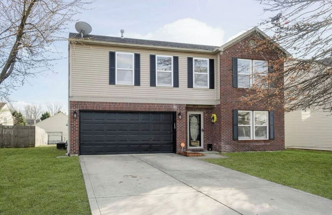 Spacious 4BR Home With Pool in Indianapolis - Foto 11