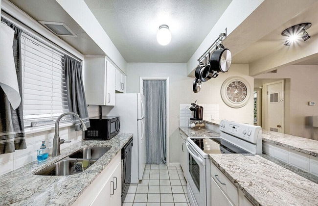 Centrally Located in Historic Tarrytown - Photo 7