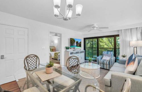 Corner Unit Updated And Near Lobby - Photo 10