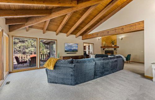 Sensational Burning Tree 4 bed 3 bath Retreat in the Country Club - Photo 11