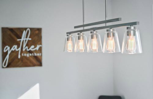 Lakefront - Spacious Family Getaway with Dock! - Foto 22