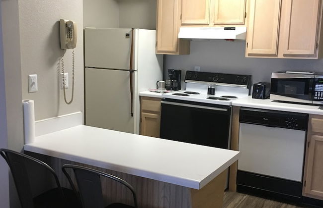 Ambassador Inn And Suites - Photo 28