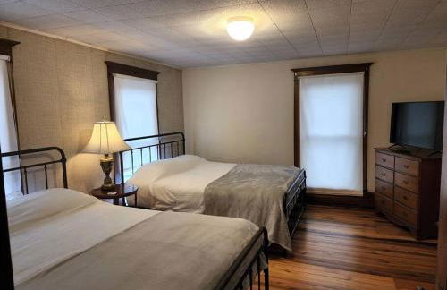 BaseCampWV-Durbin. Spacious 4 bedroom house w/yard - Foto 13