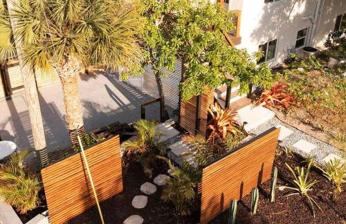 Shares Courtyard Luxury Apt - NEW! - Foto 27