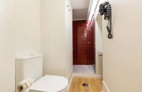 Designer Retreat- Newly remodelled 1 bedroom apt - Photo 24