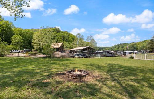 New! 2 Homes-Firepit, Hot Tub, Huge Yard and Dock - Foto 45