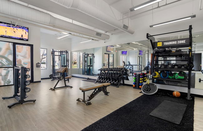 Spacious 2BD With Private Balcony and Free Parking 2 - Foto 47