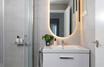 Urban Sky with Balcony and Sea View P&O 26H - Photo 9