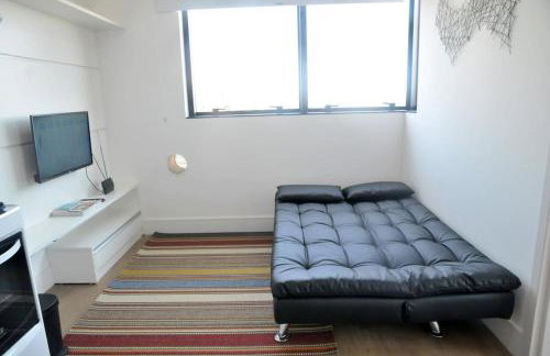 709- Apartamento Decorado Encantador, mobiliado, amplo, cozinha completa, Excelente localização no Rebouças - Foto 17