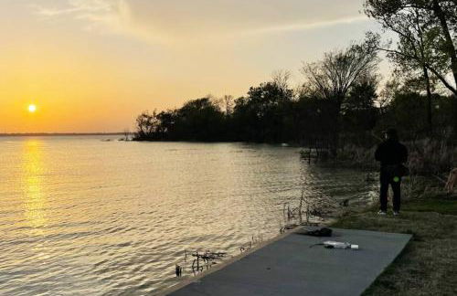 Jacuzzi Lakefront Home w/ Game room+play structure - Foto 26