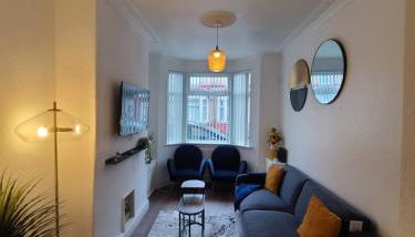Business Friendly 2BR House Sleeps 5, Wi-Fi, Workspace & Free Parking - Foto 2