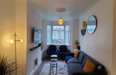 Business Friendly 2BR House Sleeps 5, Wi-Fi, Workspace & Free Parking - Foto 2