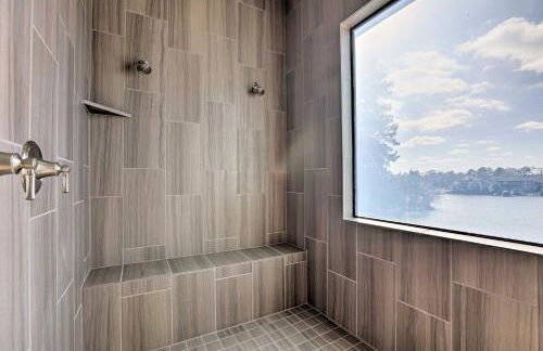 Elegant Lake Conroe Townhome with Boat Slip! - Foto 17