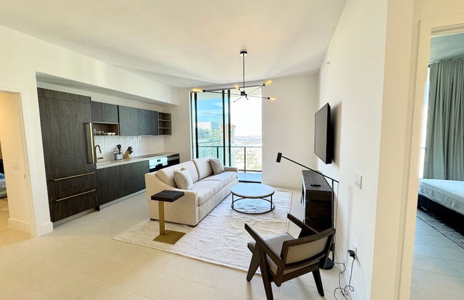 Sky-high Luxury in Downtown Miami - Photo 3