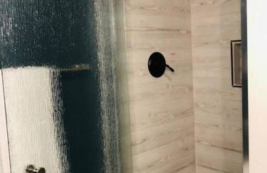 Newly renovated A-frame 5 Min walk to main street - Foto 9