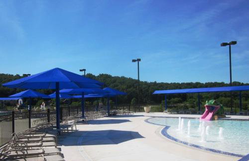 Galena Spring Escape - Hot Tub & Cozy Nights - Foto 7