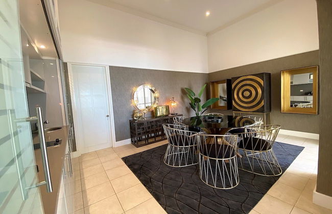 Clifton YOLO Spaces – Clifton Mansion Villa - Photo 16