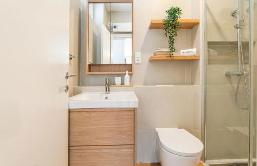 Stylish & Spacious Apartment by HostWise - Foto 28