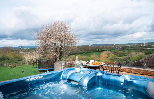 Dog-Friendly Country Home, Woodburner, Private Fields & Hot Tub! - Photo 10