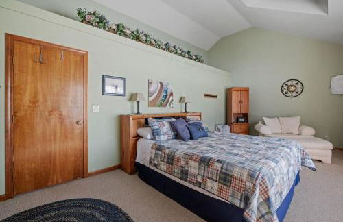 Spacious Waterfront Retreat on Merrymeeting Lake - Photo 22