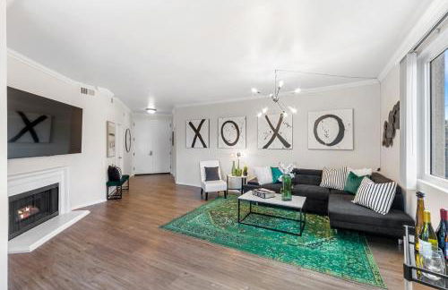 Beverly Hills Glamour Oasis 2 BR Apt with Parking 304 - Photo 26