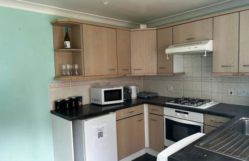 Brades Rise House - 3 bedroom house with 2 toilets with a private garden - Foto 8