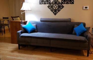 Entire 1 BR Condo- Near Anschutz, UC Health, DIA- In-Unit Washer Dryer- Seasonal Discounts! - Foto 2