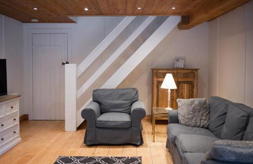 Lilly Lodge; nestled within the forest. - Foto 3