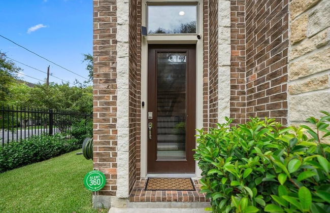 Posh Dtwn Midtown Home w Stunning Roof-topterrace - Foto 26