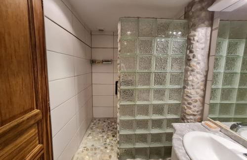 Bel appartement au calme avec terrasse aperçu mer, jardinet et piscine - Foto 30