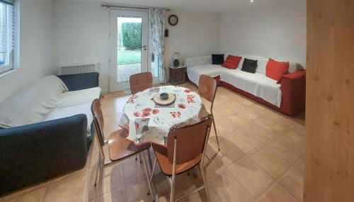 1 Bedroom Amazing Home In Bléré - Photo 2