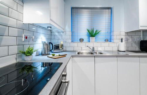 Progressive House 5 Bedrooms Inc Study with Sofabed, Garden, Smart TV in Every Bedroom FREE Parking - Foto 59