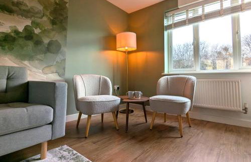 CHERRYTREES 5 Bed House, Sleeps 10, 3 Bathrooms, Parking, Ideal for Groups and Work Stays - Foto 11