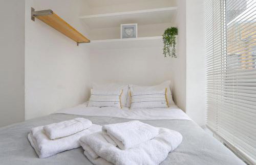 2-bed 2-bath flat around the corner from Portobello Market - Foto 17