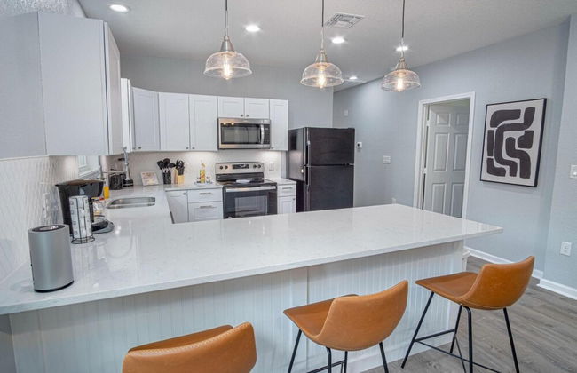 Newly Remodeled 4BR 2BA Near Amazing Downtown - Photo 7
