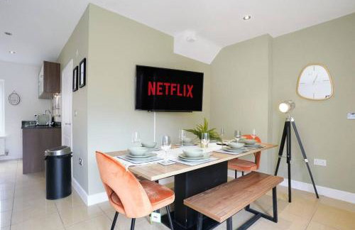 Stylish 6 Bedroom 3 Bathroom Detached House with Free Parking, Super-Fast Wifi, Pool Table, Smart TVs with Netflix by Yoko Property - Foto 24