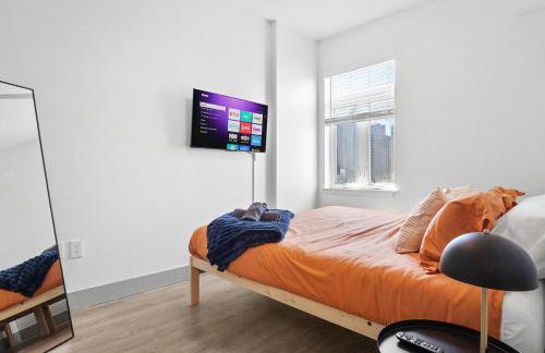 Midnight Marvel - Amazing City Views, Free Parking - Foto 33