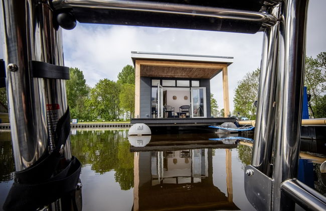 Modern Houseboat With View of the Lake - Foto 33