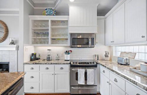 Huge beach house with great views, steps from sand - Foto 5