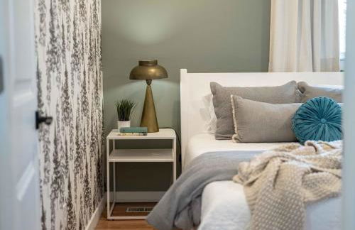 Spacious Family Haven - Walk to Downtown & JBU - Foto 14