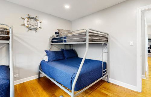 Waterfront Fun! Group Getaway on Lake Marie - Foto 13