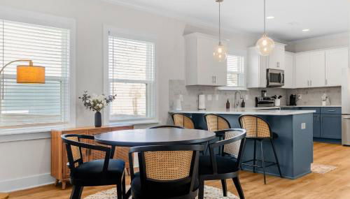 Family-Friendly 4BR with Fenced Yard & Parking - Foto 2