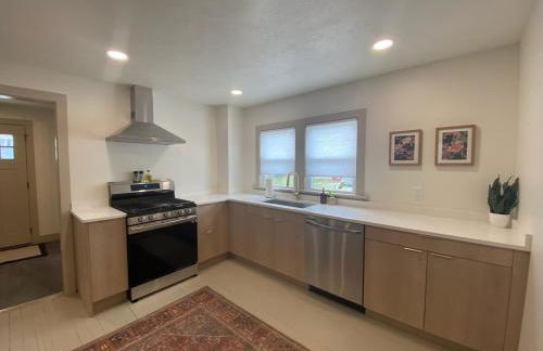 Totally renovated large family getaway! King bed - Foto 5