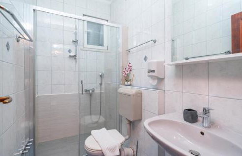 Gorgeous Apartment In Dubrovnik - Photo 19