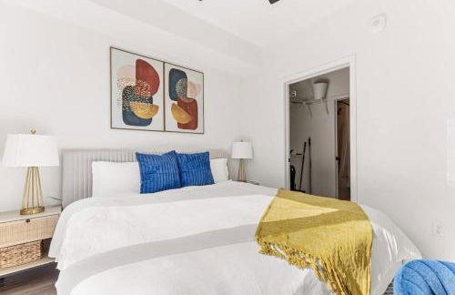 Lux 2BD Gym Rooftop Street Parking by DT UMN - Foto 27