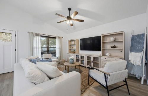 Cozy Coastal Cottage Minutes to Beach and Downtown - Foto 15