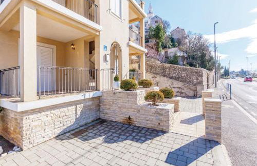 Apartments Girl - Photo 2