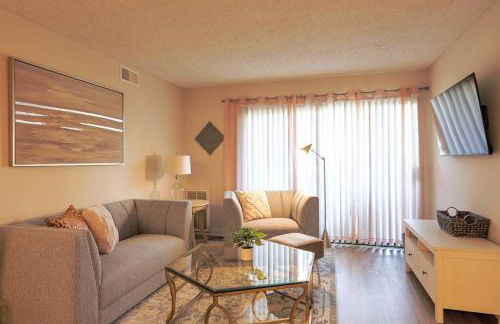 Shabby Chic Oceanside King & 2 Queen bed Pool GYM - Photo 1